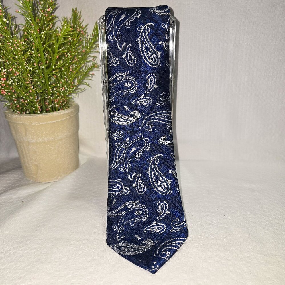STACY ADAMS MICROFIBER TIE NAVY WITH WHITE PAISLEY MENS EXCELLENT CONDITION